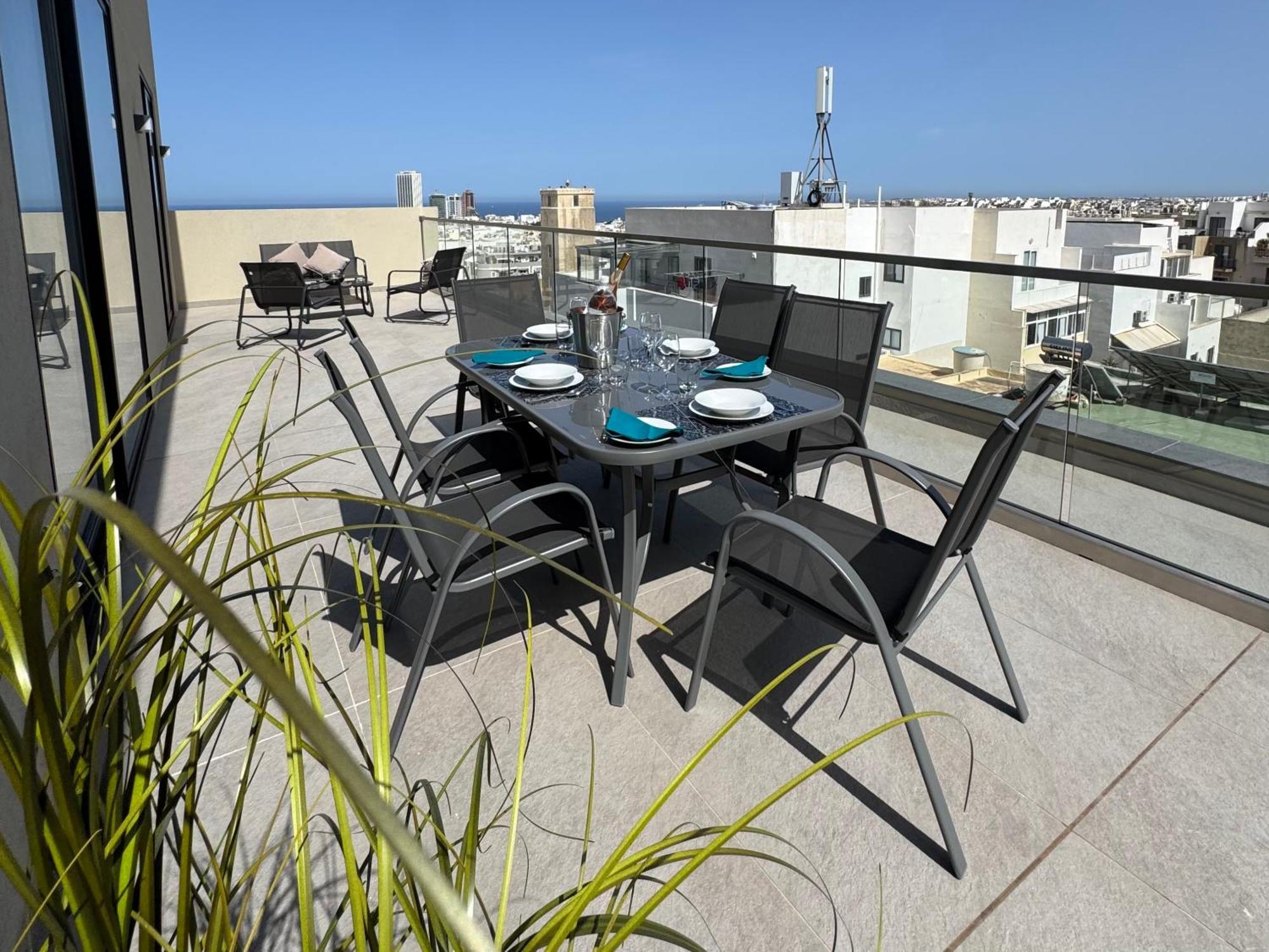 Apartment Bright And Spacious 2 Bedroom Penthouse *