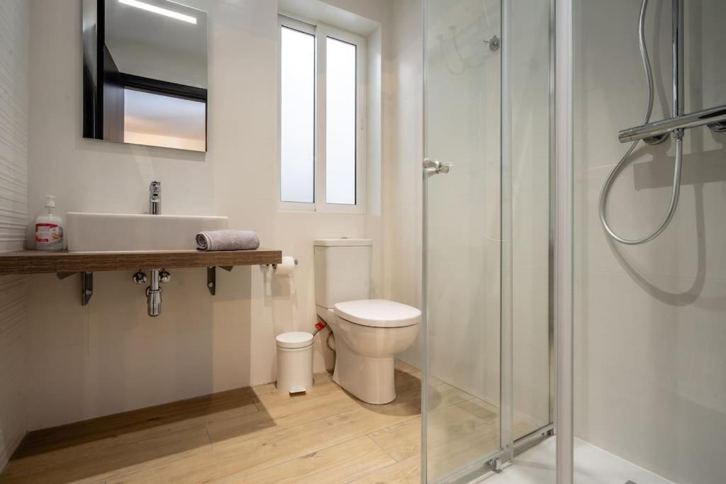 Bright And Spacious 2 Bedroom Penthouse